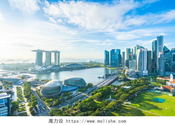 美丽的建筑建筑外部城市景观在新加坡城市天际线与蓝天上的白云新加坡旅游
